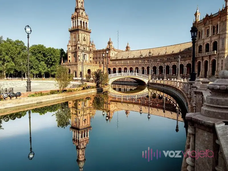 Views of the Plaza de España in Seville.