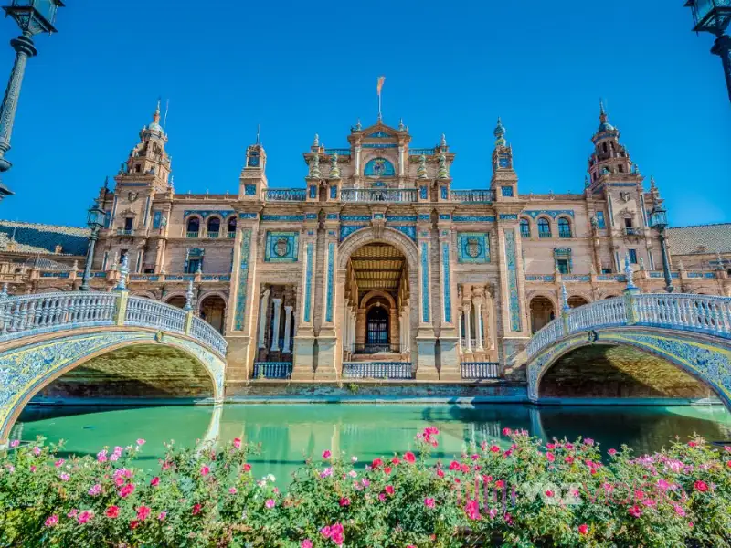 Photograph of the Plaza de España in Seville.