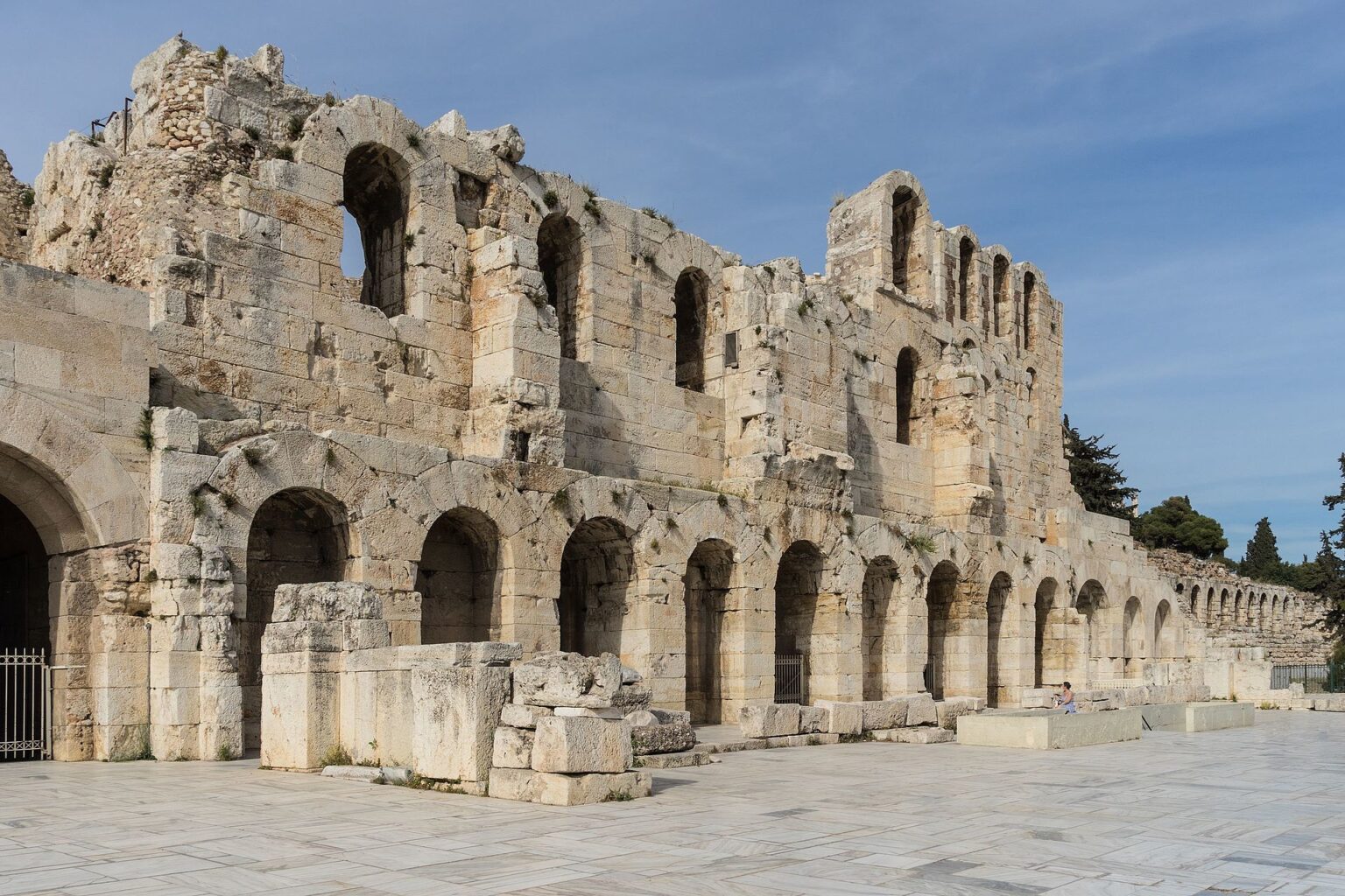 The stage wall of the Odeon of Herodes Atticus from the front: a lower arcade of round arches and, above it, a row of large openings cut into the masonry