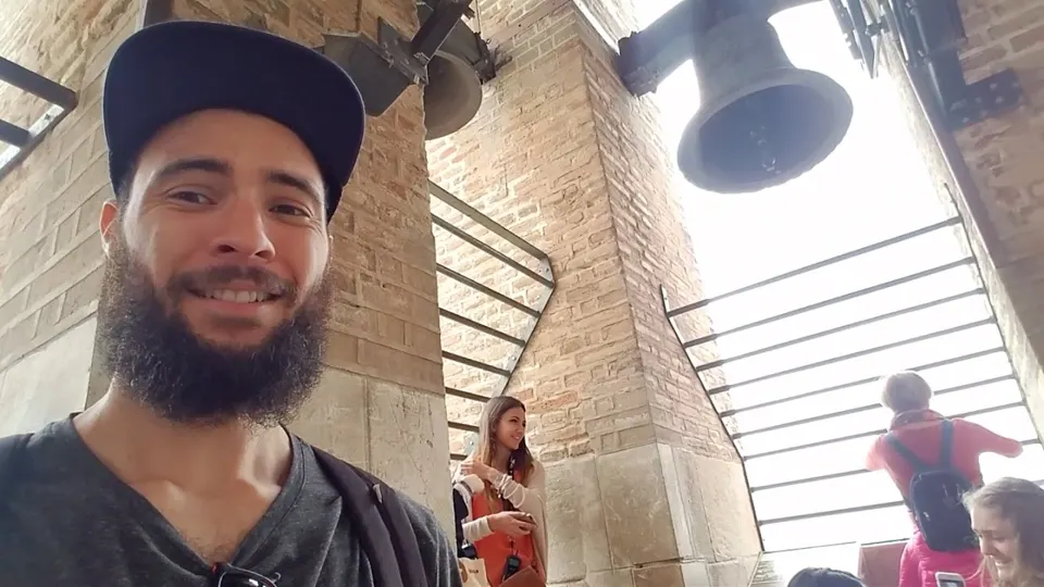 Thumbnail of the video Climbing La Giralda (Seville)